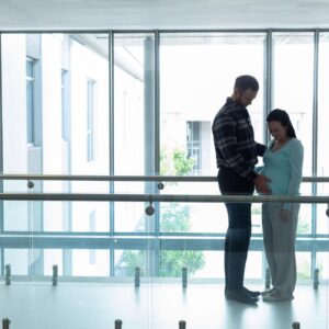 Vor der Geburt des Kindes aus der Haft entlassen Vor der Geburt des Kindes aus der Haft entlassen